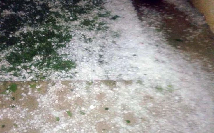 Χαλάζι σε μέγεθος ρεβιθιού σαρώνει την Κέρκυρα!